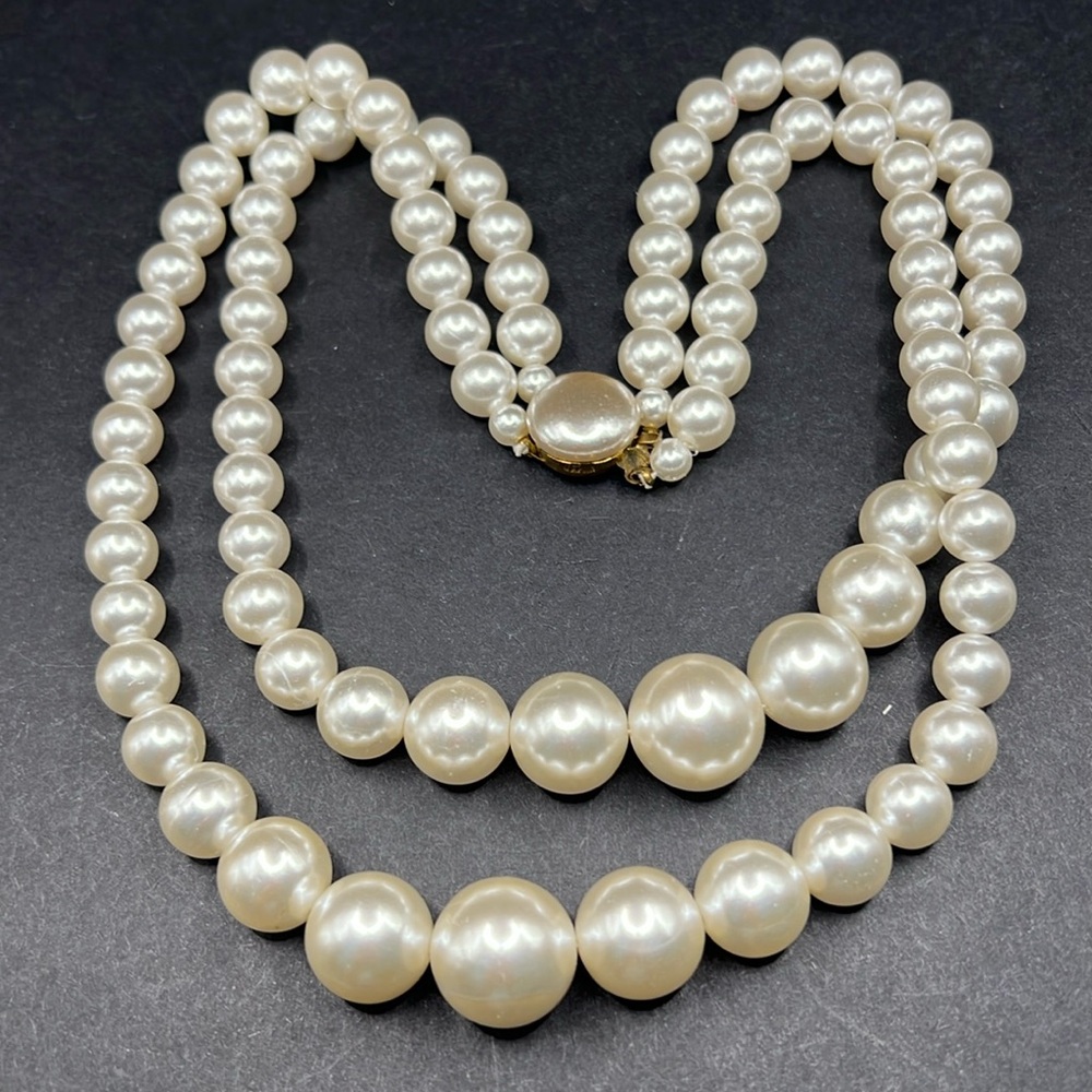 Vintage Japan faux pearl necklace